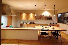 ダイニングテーブルがキッチンのカウンターまで伸びて一体化したのびのびダイニングです食事以外にいろんな作業にも利用できます ワンクリックお願いします 人気ブログランキングへこちらもワンクリック御協力下さい にほんブログ村住宅設計 住宅建築家ダイニング