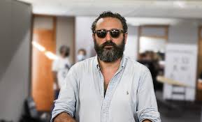 It stars david marsais, grégoire ludig, adèle exarchopoulos, india hair, roméo elvis, coralie russier and bruno lochet. Mandibules An Interview With Director Quentin Dupieux I D Rather Make Tonnes Of Small Movies Than Work Five Years On A Big Budget The Upcoming