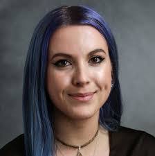 Carolyn Curnow's Instagram, Twitter & Facebook