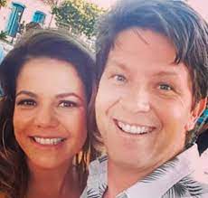Na imagem, ela aparece ao lado de mário frias e da. Mario Frias Comemora Fazer Par Romantico Com A Ex Mulher Nivea Stelmann Em Verao 90 Estrelando