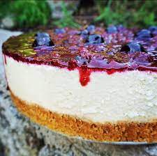 Cheesecake fredda con yogurt greco. Azzuchef Cheesecake Allo Yogurt Greco Amarene E Frutti Di Bosco Senza Cottura