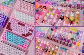 If you are out of the loop the bananasplit60 is a 60% pcb featuring a split spacebar as well as layouts that accommodate arrow keys on the default layer. We Re In Love With This Valorant Streamer S Mechanical Keyboard Collection One Esports One Esports
