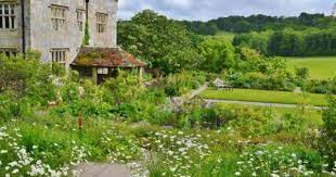 Lupins And Alliums At Gravetye Manor East Grinstead Paperblog Gravetye Manor Manor Garden Manor