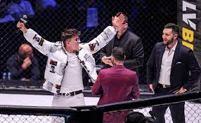 Irlandczyk korzystając z okazji, ponownie wyzwał do walki walczącego w wadze ciężkiej, popularnego rapera popka. Kiedy Fame Mma 11 Karta Walk I Zapowiedz Gali