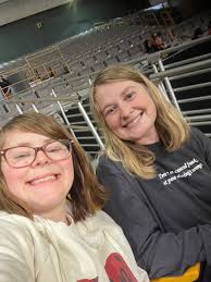 Julia Moretz (@SavySaverSouth)