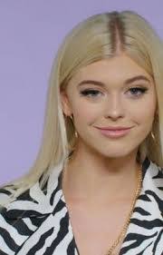 Lacey Mead's Instagram, Twitter & Facebook