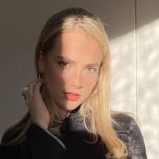 Jodie Powell's Instagram, Twitter & Facebook