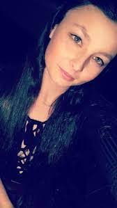 Miranda Layton's Instagram, Twitter & Facebook