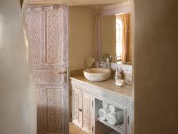 Les gens passionnés de déco orientale sont tout simplement incapables de résister à son charme rétro et traditionnel en même temps. Photos De Salle De Bain Orientale Bright Shadow Online