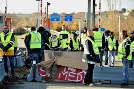 Ce moteur est consacré à la recherche de mots spécifiquement pour les mots croisés et mots fléchés. Gilets Jaunes Nombreux Blocages Sur Les Routes Et Autoroutes En France