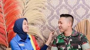 Foto prewed mereka pun terbilang unik. Beda Profesi Foto Prewedding Pasangan Pakai Seragam Ini Bikin Netizen Baper Hot Liputan6 Com