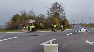 Depuis le 5 décembre, aucun camion n'est sorti de la raffinerie de grandpuits. Gilets Jaunes Nouvelle Intervention Des Crs A La Raffinerie De Grandpuits