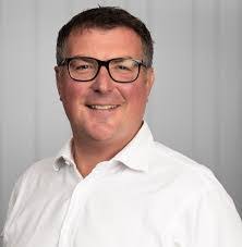 Andrew Truscott's Instagram, Twitter & Facebook