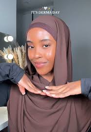 my fave secret for glowy skin 🤎🪒✨ using @Gillette Venus for my  dermaplaning routine! ad #GlowYourWay #dermaplaning