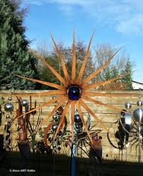 Edelrost Blute Mit Glaskugel Mit Bildern Edelrost Glaskugel Metallkunst