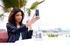 Stylish Afro American Woman Taking Self Portrait With Smartphone Female Tourist Ad Portrait Smartphone Female Wom Afro American American Women Afro
