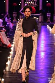 The Modern Maharani At Sabyasachi S Grand Finale Collection Missmalini Com Fashion Indian Wear Indian Fashion