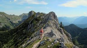 11 Wunderschone Wanderungen Fur Den Herbst Rund Um Munchen Mit Vergnugen Munchen Ammergauer Alpen Bergtour Reisen
