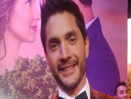 Daniel Elbittar obtiene su primer estelar en 'El amor no tiene receta'