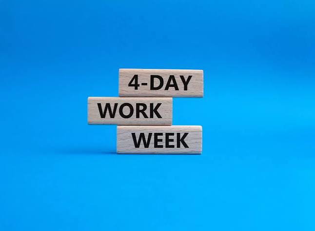 The Essential Guide to a 4-Day Workweek: From Pilot to Rollout