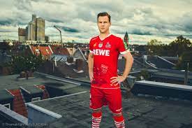 Citynews zeigt hier das jecke outfit! So Sieht Das Karnevalstrikot Des 1 Fc Koln Der Session 2019 2020 Aus Koeln De