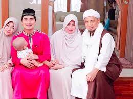 Muhammad alvin faiz ( foto : Alvin Faiz Kenang Diminta Arifin Ilham Menikah Di Usia 17 Tahun