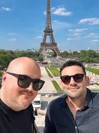 Nos encontramos en un café de Recoleta: él, tímido; yo, expectante. No  sospechábamos entonces que aquel encuentro sería el hilo primero de dos  años de viajes compartidos, sobremesas apasionadas, discusiones que nos