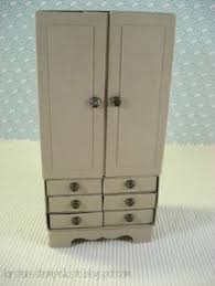 Links und fmd möbel sind zwei hersteller, die schränke im stil von bücherregalen anbieten. 34 Mini Schrank Ideen In 2021 Puppenmobel Diy Puppenhaus Mobel Puppenhaus