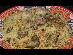 Meat and stock are added, and topped with the fried raisins, slivered carrots, and pistachios. Uzbaki Kabuli Pulao North Afghanistan Specialty Youtube