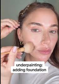 Consejos de Maquillaje: Menos es Más en la Base