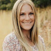 Lisa Fifield's Instagram, Twitter & Facebook