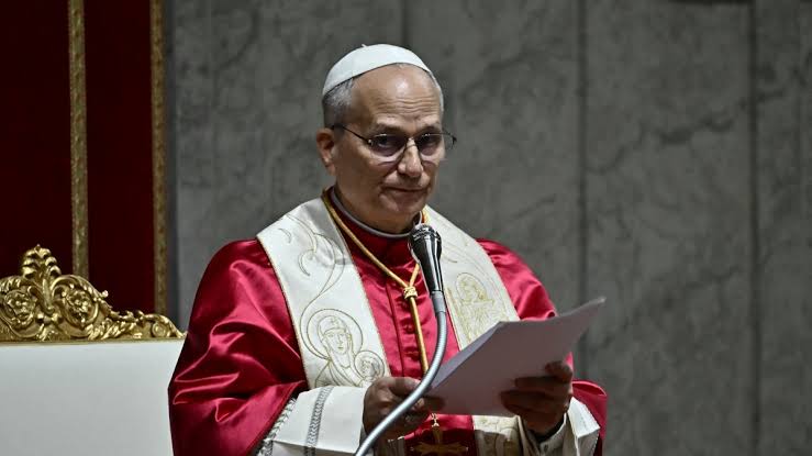 León XIV endurece el tono contra los gobernantes del mundo y pide que se  sienten a dialogar: 'Basta ya de la guerra'