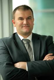 Plata u srbiji je kao menzis, traje pet sest dana a posle mozes da se jebes. miodrag radonjic(e)k jarraitu du Miodrag Radonjic Cbcg