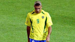 Le ballon officiel a fait un séjour dans l'espace cette vidéo diffusée par rapporté sur terre, ce dernier pourrait être utilisé lors de la coupe du monde 2018, en russie. Les Maillots Des Vainqueurs De La Coupe Du Monde Partie 5