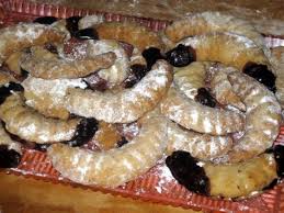 With a fork, dipped in confectioner's sugar, shape into cresents. Slovak Christmas Eve Recipes Shefalitayal