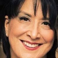 Robin Gold's Instagram, Twitter & Facebook