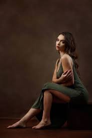 Fine Art Women Photography For Studio Shoots Seating Poses For Female Pictures Portrait Photoshoot Fine Art Portrait Photography Female Art