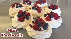 Resepi vanilla cupcake yang tak susah sangat nak buat. Mini Berry Pavlova S Cheeky Crumbs Youtube