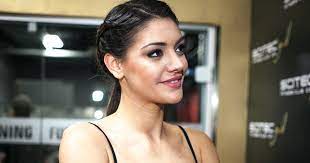 She is the 85th miss france titleholder. Index Kultur Nem Ert Veget A Tothok Harca Kulcsar Edina Is Megszolalt