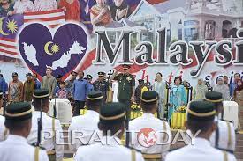 Ya, proklamasi kemerdekaan indonesia dilakukan pada hari. 15 000 Meriahkan Sambutan Hari Kebangsaan Peringkat Negeri Perak