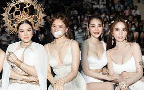 Lý nhã kỳ xuất hiện trên hàng ghế vip của saigon heat để cổ vũ trận chung kết thứ tư vba 2020 diễn ra tối 8/12 tại tp.hcm. Ngá»c Trinh Va Ly Nha Ká»³ Cháº¡m Máº·t Nhau Sau 1 NÄƒm Báº¥t Hoa