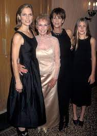Jamie lee curtis is an american actress who has headlined popular films such as 'halloween,' 'a fish called wanda,' 'true lies' and 'freaky friday.' the daughter of actors tony curtis and janet leigh, jamie lee curtis embarked on her own celebrated acting career by starring in the horror classic. Wox Ijmevkq4fm