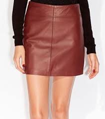 Cette jupe serait le mieux adapté à un 36fr (s / m) mais s'il vous plaît vérifier toutes les mesures pour être sûr. Jupe En Cuir Comment La Porter Sans Faire Vulgaire