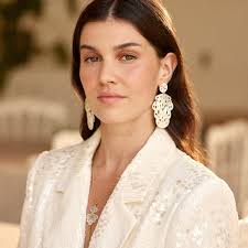 Pour un look aussi protecteur que stylé, plonge dans l'univers de la  collection Layla 🤩 🩵 #bijouxfemme #franckhervalbijoux #bouclesdoreilles #Layla  #collier #bijouxfantaisie