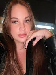 Hi babes, my birthday is tomorrow and I'm going to redo my set.. any idea  to go with this dress??