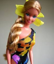 En estos juegos puedes maquillar a barbie, hacer un puzle de barbie, irte de compras con. Back To The 80 S Tropical Barbie Munecas Barbie Barbie De Los 90 Barbie