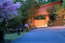 It is built on a hill in king county medina. House Design And Architecture Picture Landscape Of Bill Gates House Architecture From Outlying
