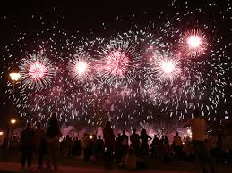 Закоренелые скептики и неисправимые оптимисты, транжиры и заядлые экономы, взрослые и дети, экстраверты и интроверты, блондины и брюнеты и т.д. Smertelnyj Fejerverk V Minske Mozhet Povtoritsya V Rossii Mk