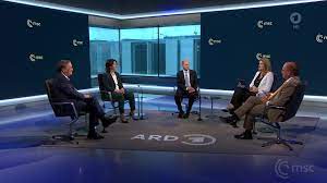 Der politikwissenschaftler zweifelt an laschets neuer rolle, sieht einen erfolg für. Kanzlerkandidaten Zur Aussenpolitik Zwischen Dialog Und Harte Tagesschau De