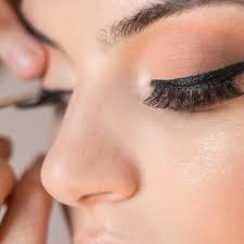 The best liquid eyeliner for lash extensions xameliax beauty. How To Put On Fake Eyelashes In 5 Easy Steps Teen Vogue